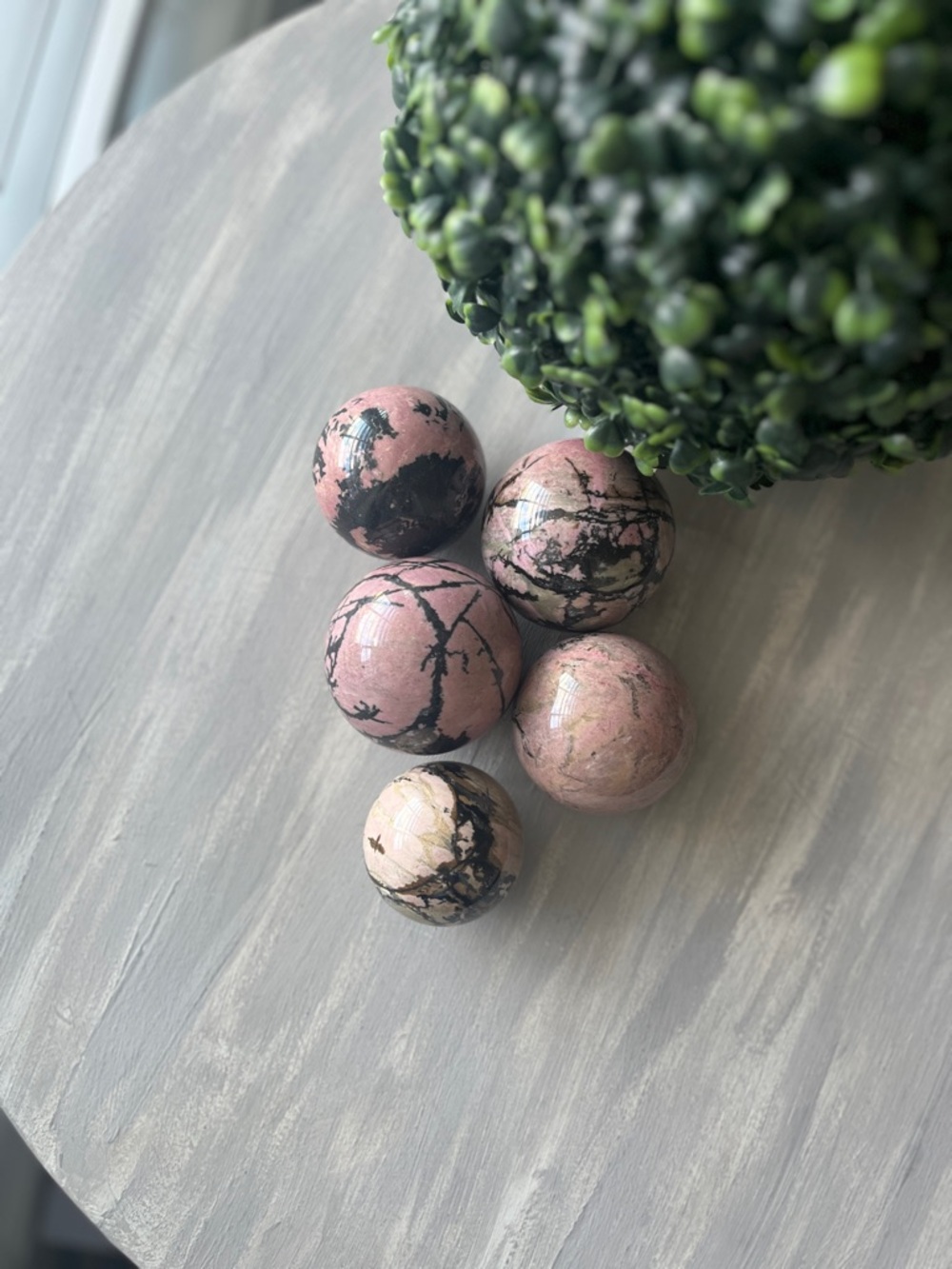 Rhodonite sphere - Picture 5 of 5